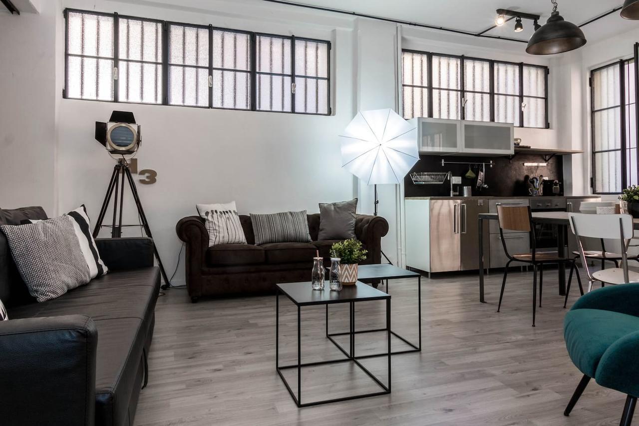Joivy Exclusive Apt For 4 In Navigli Near Parks Милан Экстерьер фото